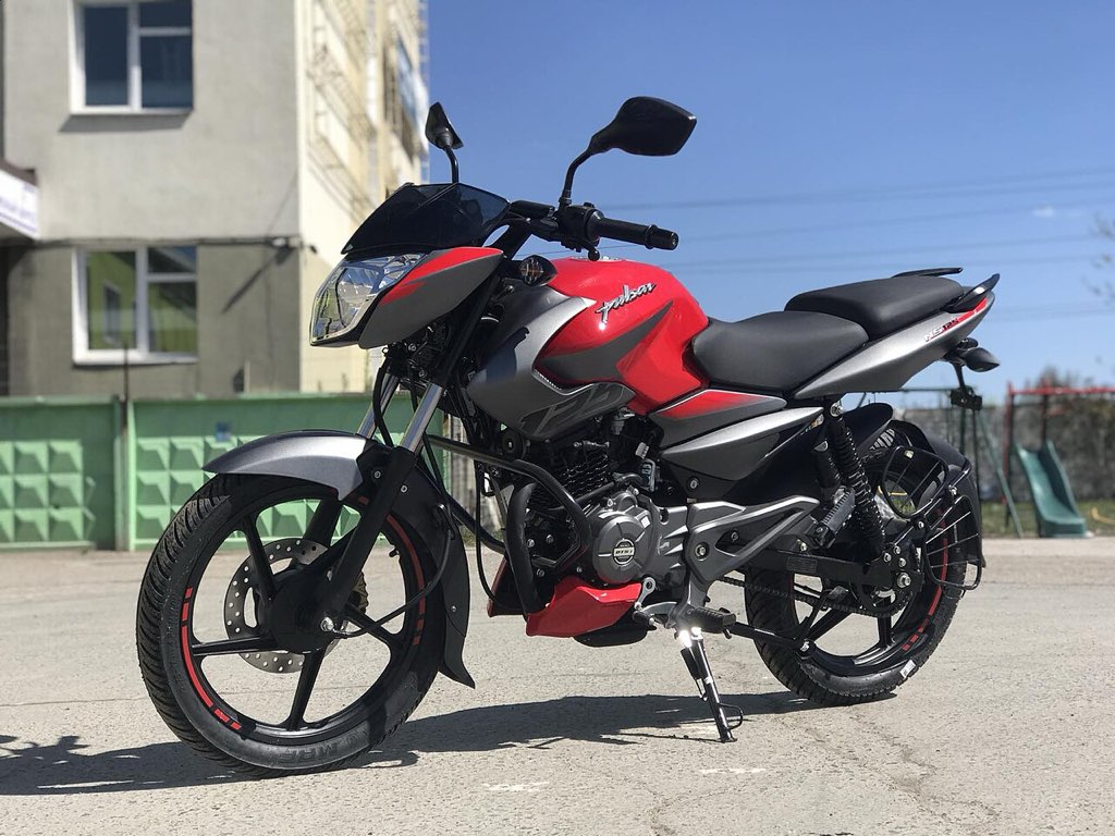 Bajaj Pulsar NS125 photo