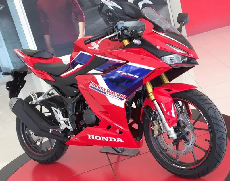 Honda CBR150R photo