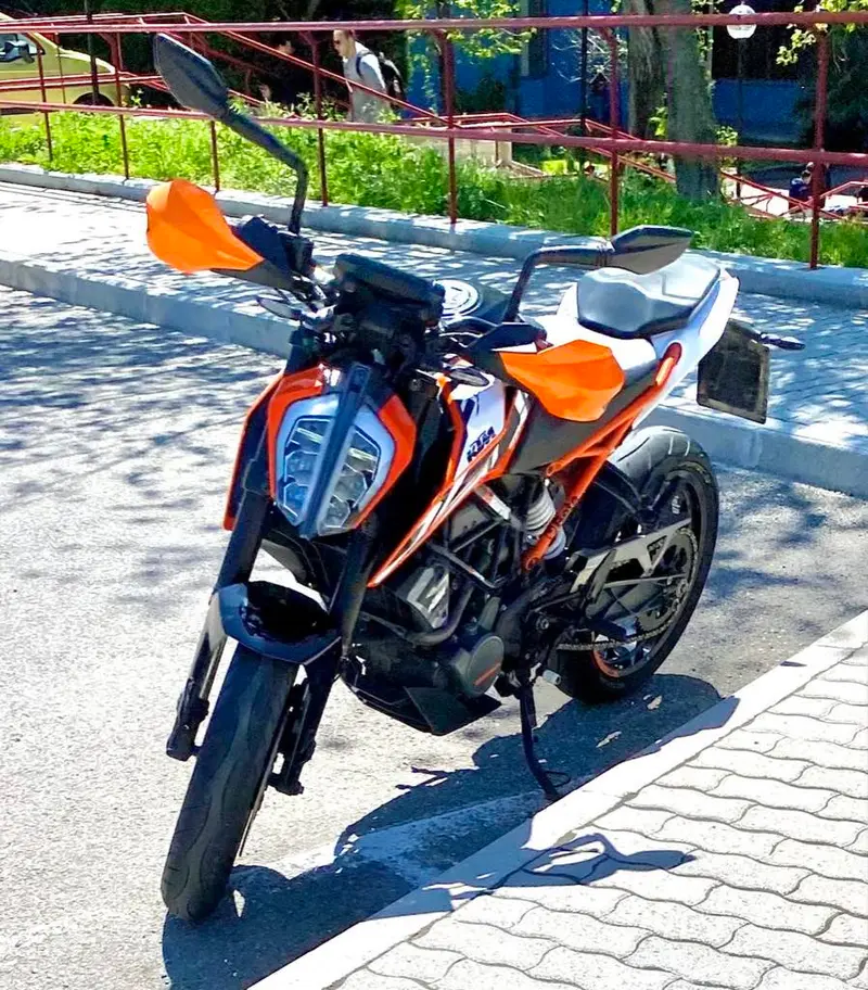 KTM Duke 125 photo