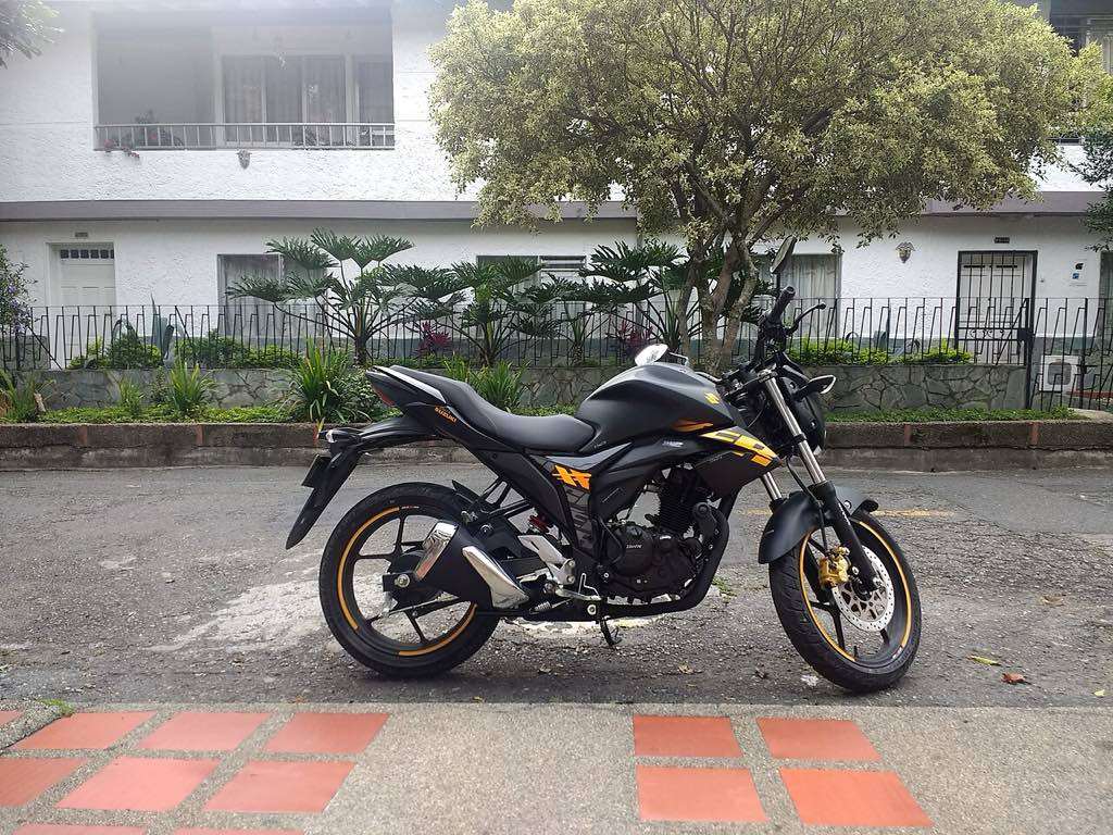 Suzuki Gixxer Monotone photo