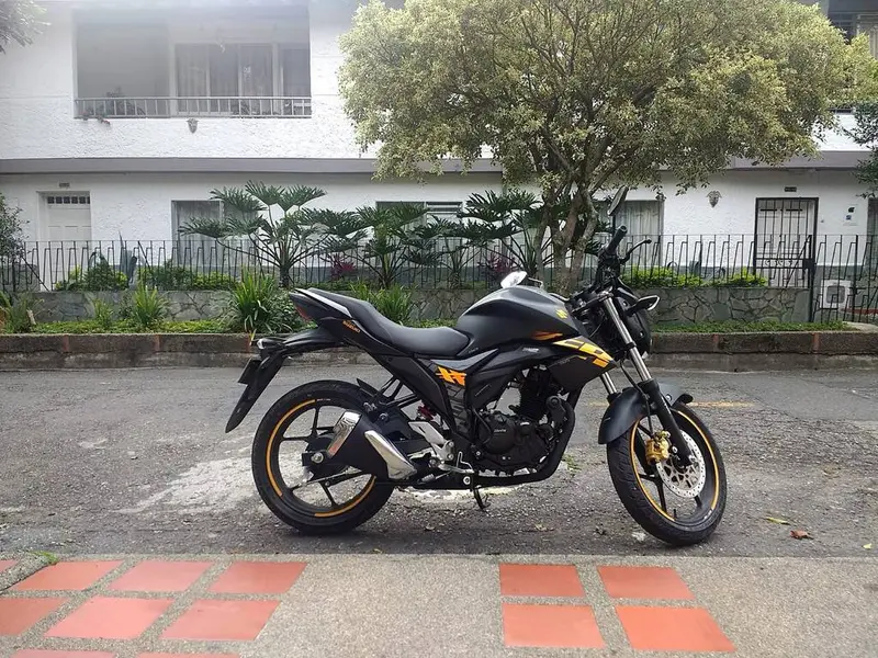 Suzuki Gixxer Monotone photo