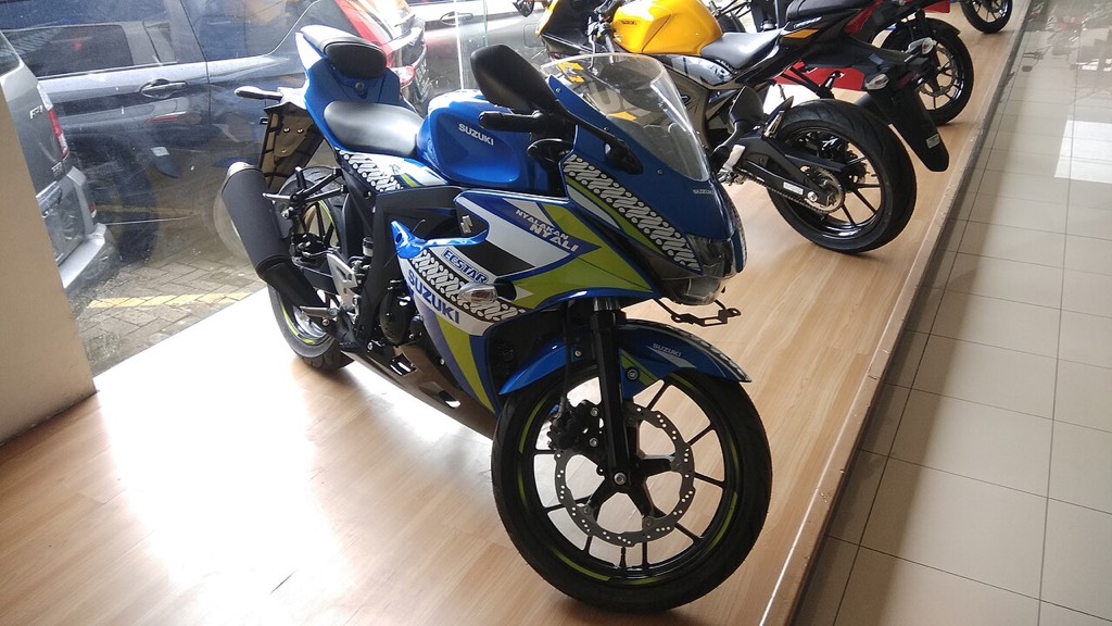 Suzuki GSX-R150 photo