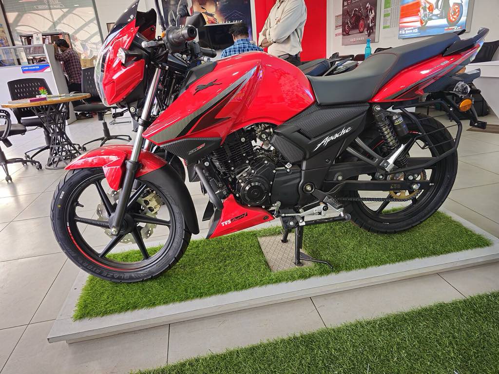 TVS Apache RTR 160 4V photo