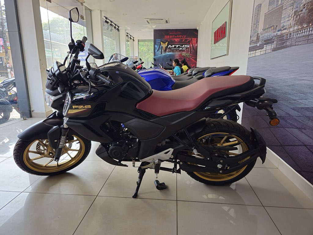 Yamaha FZS FI V4 photo
