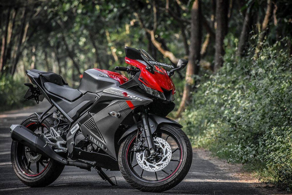 Yamaha R15 V3 photo